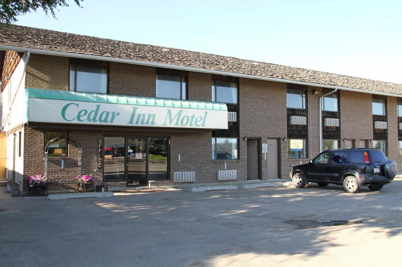 Cedar Inn ลอยด์มินสเตอร์ ภายนอก รูปภาพ